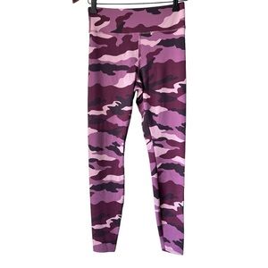 Women’s purple pink leggings camouflage yoga workout fresh color forever21 S.